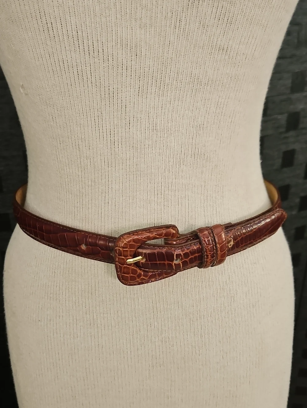 Leather Croc-Embossed Waist Belt in Brown Size Medium